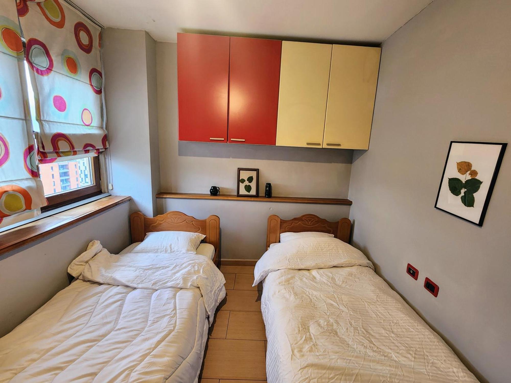 Skyline Apartment *